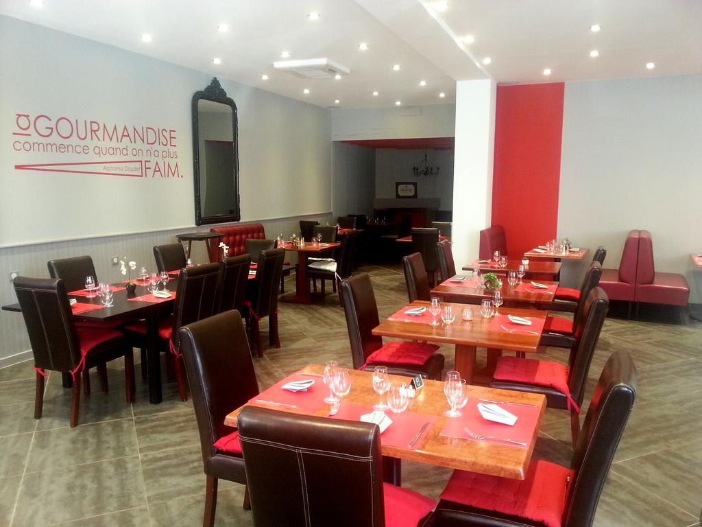 Hotel-Restaurant Des Voyageurs Le Cheylard Εξωτερικό φωτογραφία